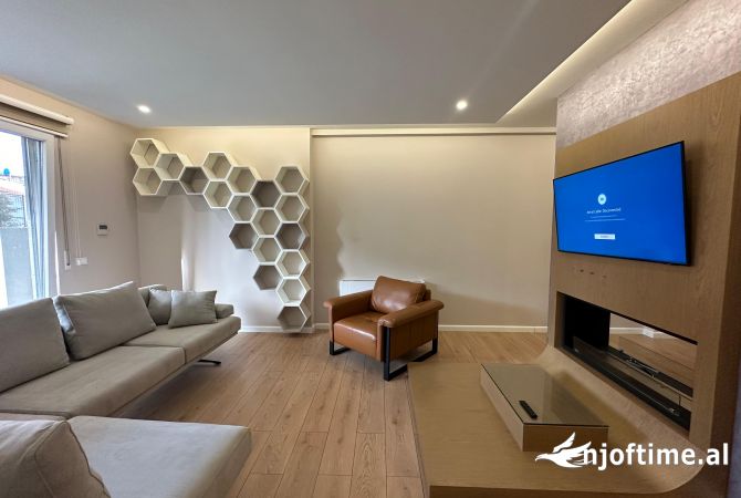 Shtepi me qera 4+1 ne Tirane - 1,200 Euro