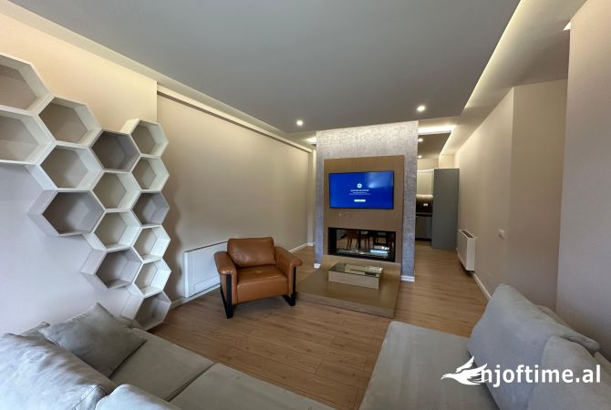 Shtepi me qera 4+1 ne Tirane - 1,200 Euro