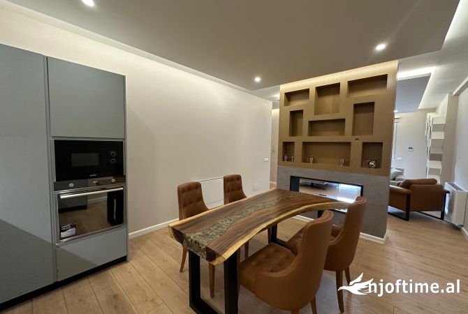 Shtepi me qera Apartament ne Tirane, 4+1, Mobilimi E mobiluar, Pagesa 1,200  Euro.