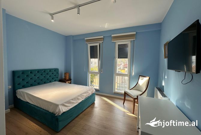 Shtepi me qera Apartament ne Tirane, 4+1, Mobilimi E mobiluar, Pagesa 1,200  Euro.