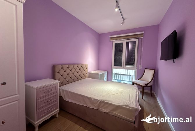 Shtepi me qera Apartament ne Tirane, 4+1, Mobilimi E mobiluar, Pagesa 1,200  Euro.