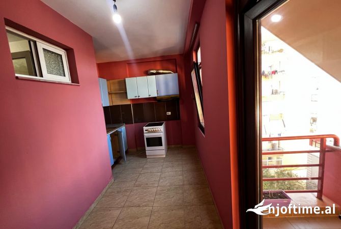 Shtepi me qera Apartament ne Tirane, 2+1, Mobilimi E mobiluar, Pagesa 530  Euro.