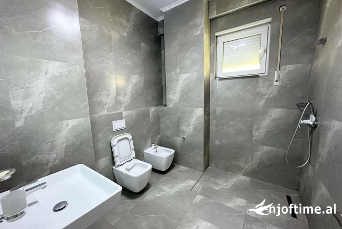Shtepi me qera Apartament ne Tirane, 2+1, Mobilimi E mobiluar, Pagesa 500  Euro.