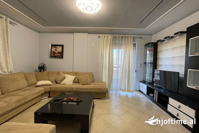 Shtepi me qera 2+1 ne Tirane - 800 Euro