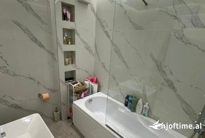 Shtepi ne shitje Apartament ne Tirane, 2+1, Mobilimi E mobiluar, Pagesa 185,000  Euro.