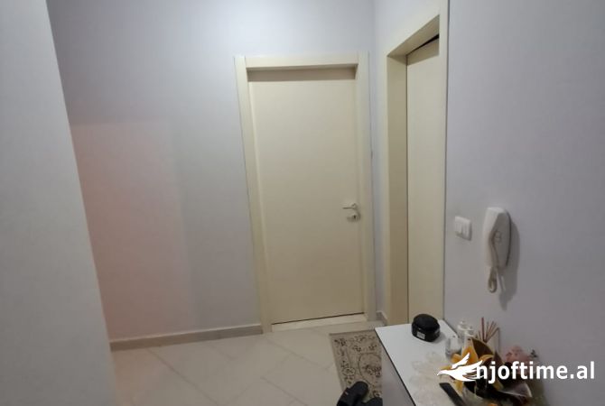 Shtepi ne shitje Apartament ne Tirane, 2+1, Mobilimi E mobiluar, Pagesa 160,000  Euro.