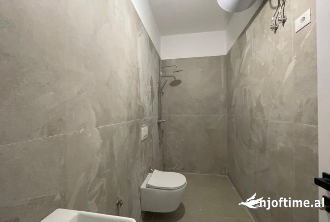 Shtepi ne shitje Apartament ne Tirane, 2+1, Mobilimi Bosh, pa mobiluar, Pagesa 406,400  Euro.