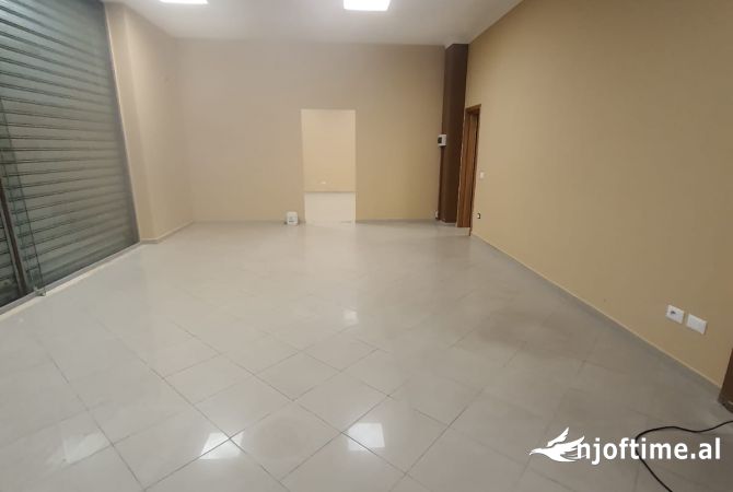 Ambient biznesi me qera 3+1 ne Tirane - 600 Euro