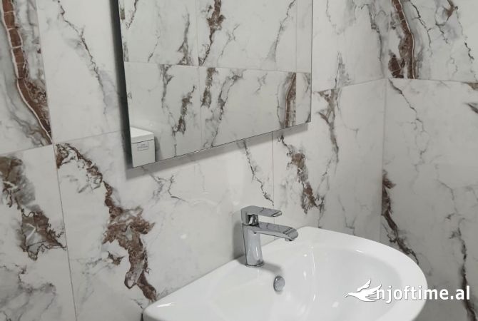 Ambient biznesi me qera 3+1 ne Tirane - 600 Euro