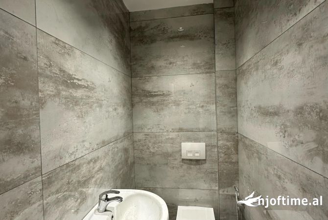 Shtepi me qera Apartament ne Tirane, 5+1, Mobilimi Pjeserisht e mobiluar, Pagesa 1,200  Euro.