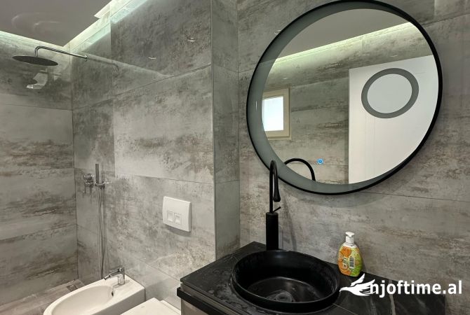 Shtepi me qera 5+1 ne Tirane - 1,200 Euro