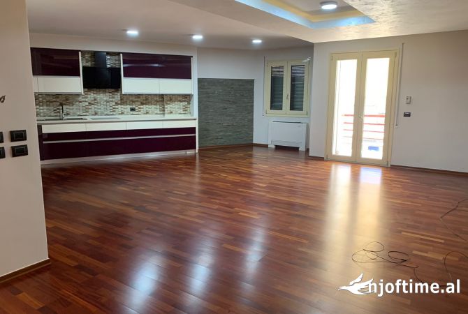 Ambient biznesi me qera 3+1 ne Tirane - 1,600 Euro