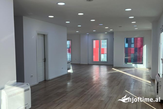 Ambient biznesi me qera 3+1 ne Tirane - 2,300 Euro