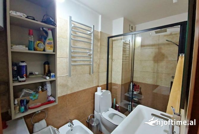 Shtepi ne shitje Apartament ne Tirane, 1+1, Mobilimi E mobiluar, Pagesa 135,000  Euro.