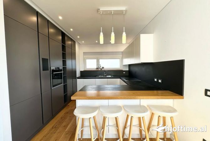 Shtepi me qera 5+1 ne Tirane - 4,000 Euro