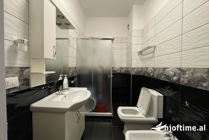Shtepi me qera Apartament ne Tirane, 2+1, Mobilimi E mobiluar, Pagesa 550  Euro.