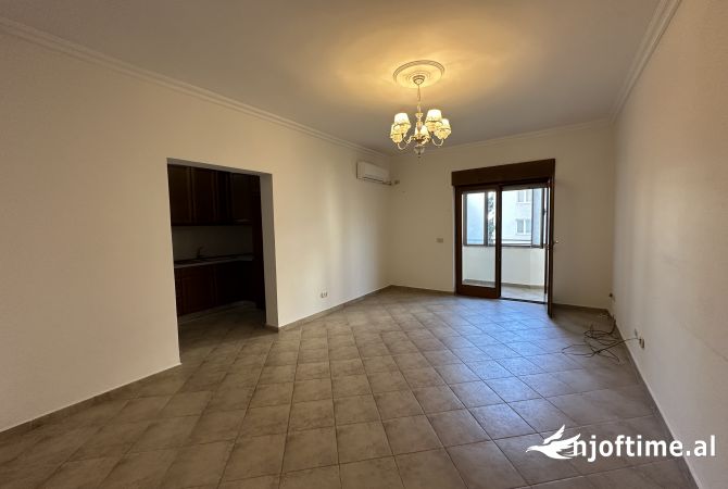 Shtepi me qera 2+1 ne Tirane - 700 Euro