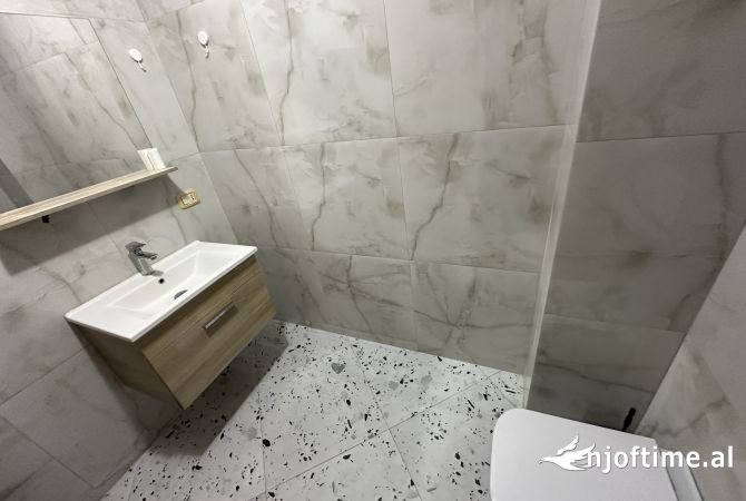 Shtepi me qera Apartament ne Tirane, 2+1, Mobilimi Bosh, pa mobiluar, Pagesa 700  Euro.