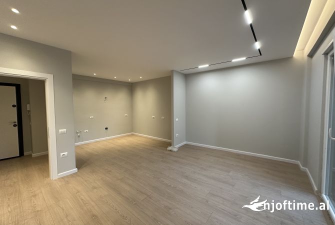 Shtepi me qera 2+1 ne Tirane - 1,300 Euro