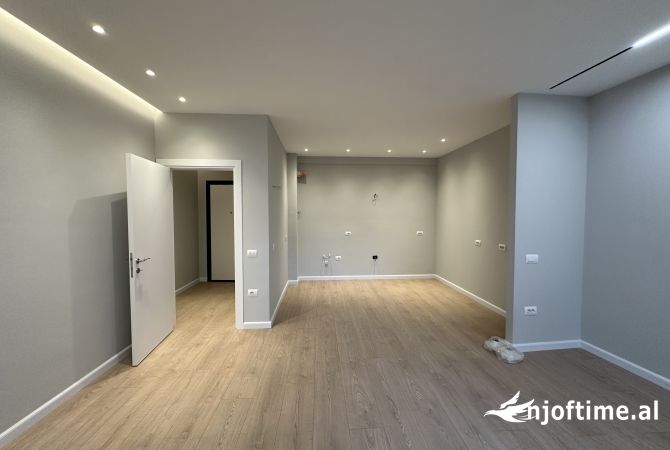 Shtepi me qera 2+1 ne Tirane - 1,300 Euro