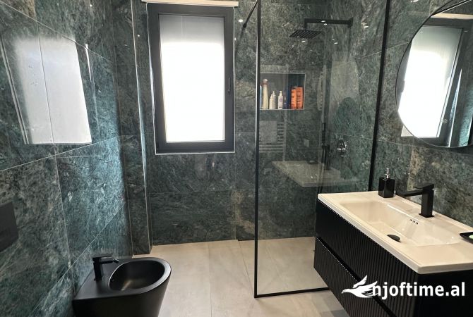 Shtepi ne shitje Apartament ne Tirane, 2+1, Mobilimi E mobiluar, Pagesa 350,000  Euro.