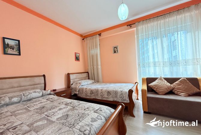 Shtepi ne shitje Apartament ne Tirane, 2+1, Mobilimi E mobiluar, Pagesa 196,000  Euro.