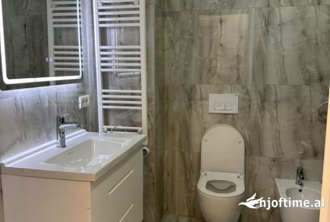 Shtepi me qera Apartament ne Tirane, 2+1, Mobilimi Bosh, pa mobiluar, Pagesa 800  Euro.