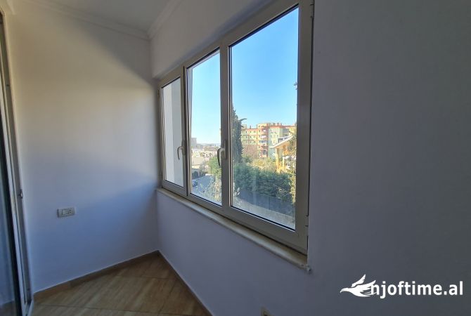 Shtepi ne shitje Apartament ne Tirane, 1+1, Mobilimi Bosh, pa mobiluar, Pagesa 92,000  Euro.