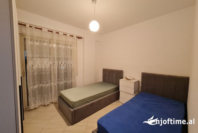 Shtepi me qera Apartament ne Tirane, 2+1, Mobilimi E mobiluar, Pagesa 430  Euro.