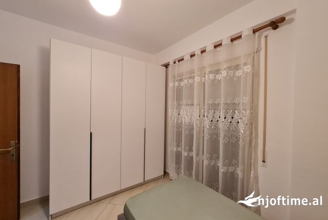Shtepi me qera Apartament ne Tirane, 2+1, Mobilimi E mobiluar, Pagesa 430  Euro.