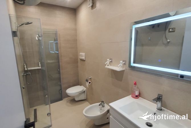 Shtepi me qera Apartament ne Tirane, 2+1, Mobilimi E mobiluar, Pagesa 850  Euro.