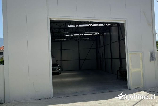 Ambient biznesi me qera 4+1 ne Tirane - 100,000 Leke