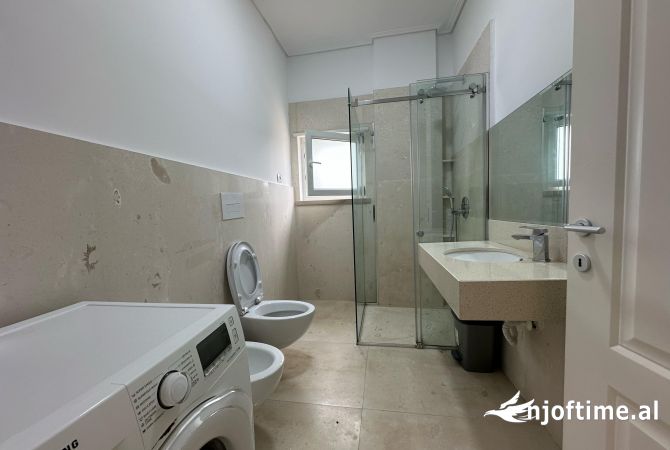 Shtepi me qera Apartament ne Tirane, 2+1, Mobilimi Pjeserisht e mobiluar, Pagesa 1,200  Euro.