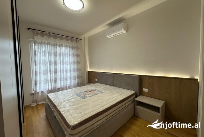 Shtepi me qera Apartament ne Tirane, 2+1, Mobilimi Pjeserisht e mobiluar, Pagesa 1,200  Euro.