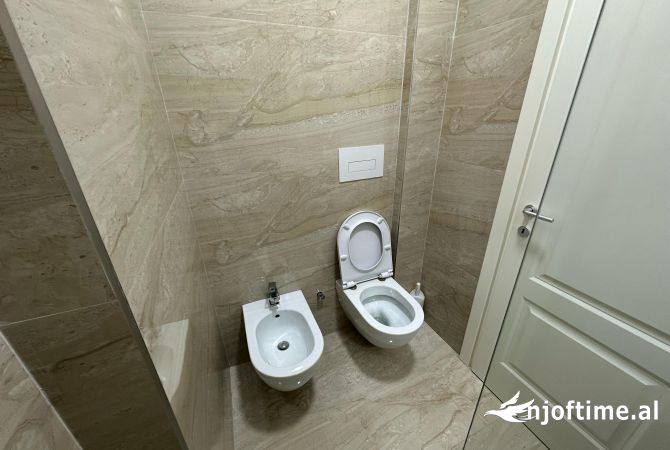 Shtepi me qera Apartament ne Tirane, 2+1, Mobilimi Pjeserisht e mobiluar, Pagesa 1,200  Euro.