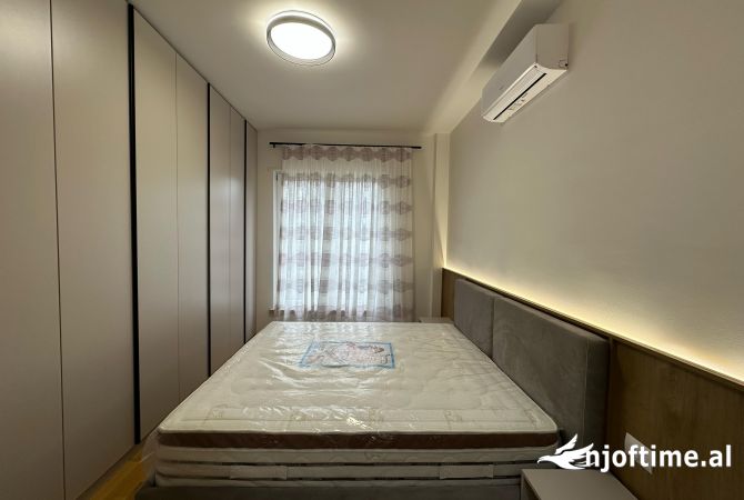 Shtepi me qera Apartament ne Tirane, 2+1, Mobilimi Pjeserisht e mobiluar, Pagesa 1,200  Euro.