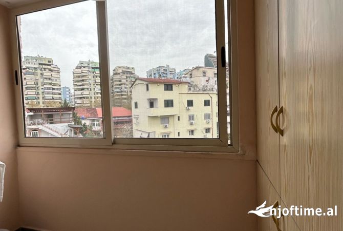Shtepi me qera Apartament ne Tirane, 2+1, Mobilimi E mobiluar, Pagesa 550  Euro.
