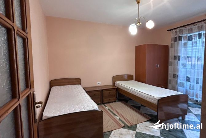 Shtepi me qera Apartament ne Tirane, 2+1, Mobilimi E mobiluar, Pagesa 550  Euro.