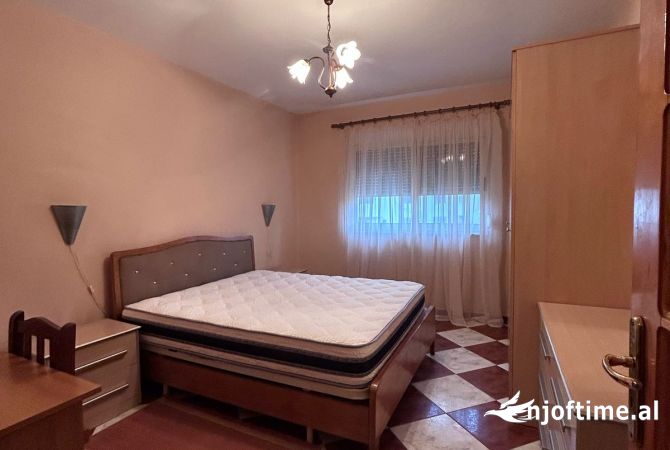 Shtepi me qera Apartament ne Tirane, 2+1, Mobilimi E mobiluar, Pagesa 550  Euro.