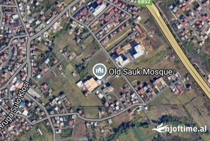 Truall ose Toke  ne Tirane - 75,000 Euro