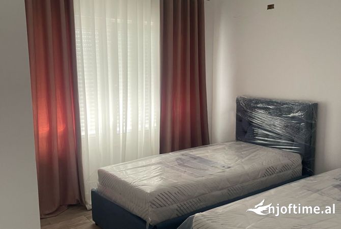 Shtepi me qera Apartament ne Tirane, 3+1, Mobilimi E mobiluar, Pagesa 1,200  Euro.
