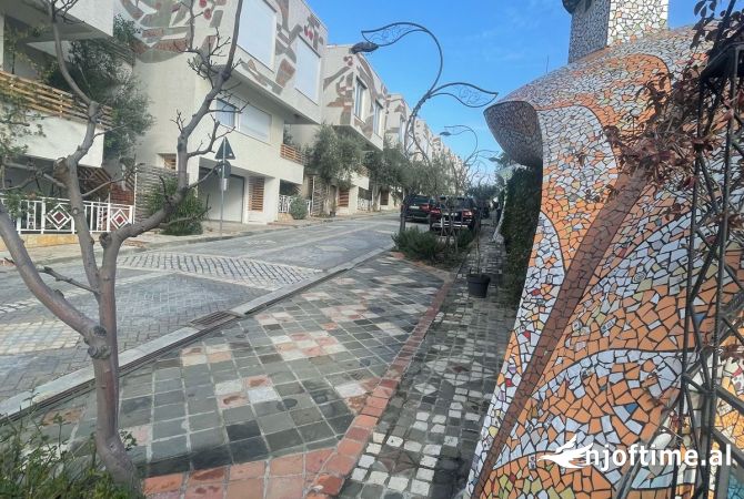 Shtepi me qera Apartament ne Tirane, 3+1, Mobilimi E mobiluar, Pagesa 1,200  Euro.