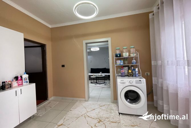 Shtepi ne shitje Apartament ne Tirane, 1+1, Mobilimi E mobiluar, Pagesa 180,000  Euro.