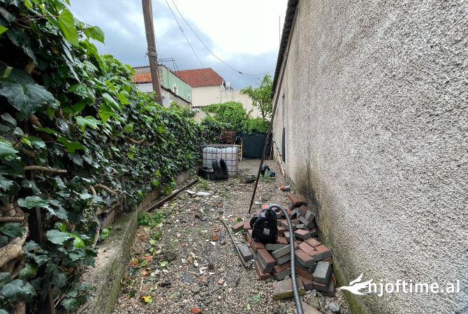 Shtepi ne shitje Apartament ne Tirane, 1+1, Mobilimi E mobiluar, Pagesa 180,000  Euro.