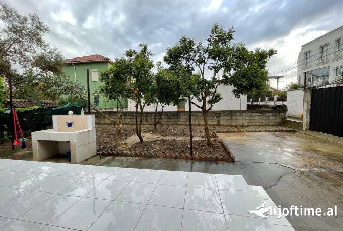 Shtepi ne shitje Apartament ne Tirane, 1+1, Mobilimi E mobiluar, Pagesa 180,000  Euro.