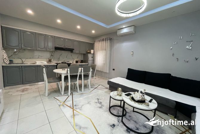 Shtepi ne shitje Apartament ne Tirane, 1+1, Mobilimi E mobiluar, Pagesa 180,000  Euro.