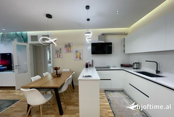 Shtepi ne shitje Apartament ne Tirane, 2+1, Mobilimi E mobiluar, Pagesa 249,000  Euro.