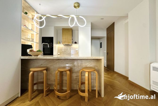 Shtepi ne shitje Apartament ne Tirane, 2+1, Mobilimi E mobiluar, Pagesa 395,000  Euro.
