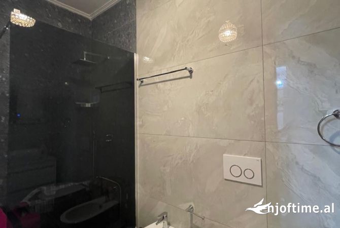 Shtepi ne shitje Apartament ne Tirane, 1+1, Mobilimi E mobiluar, Pagesa 130,000  Euro.