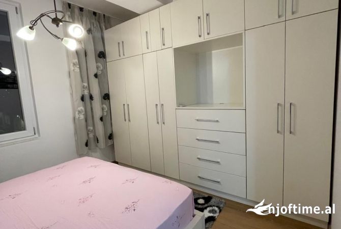 Shtepi ne shitje Apartament ne Tirane, 1+1, Mobilimi E mobiluar, Pagesa 130,000  Euro.
